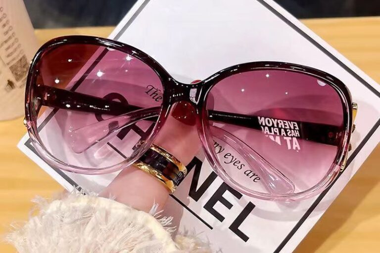 Women’s Oversized Rhinestone Sunglasses