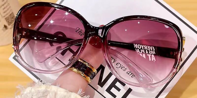 Women’s Oversized Rhinestone Sunglasses