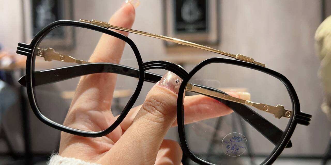 Black square fashion eyeglasses