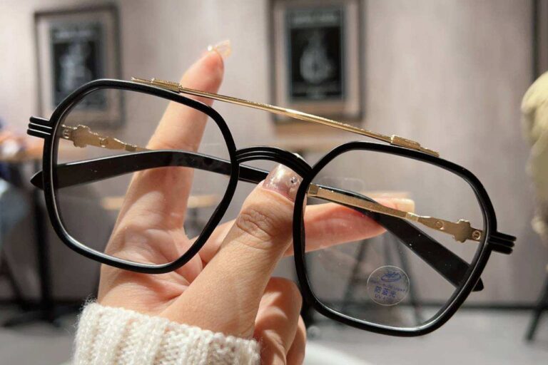 Black square fashion eyeglasses