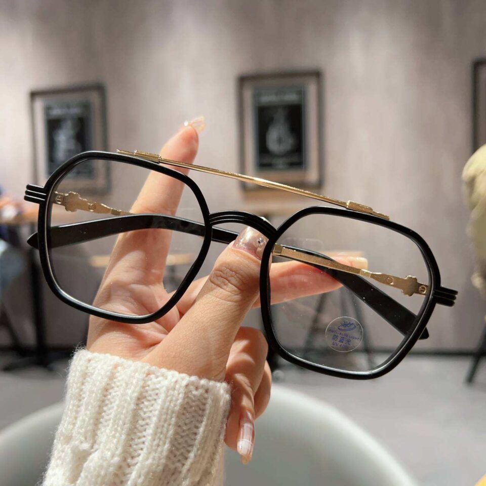 Black square fashion eyeglasses