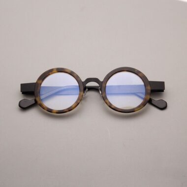 V06 Retro Round Eyeglasses