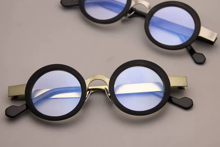 V06 Retro Round Eyeglasses