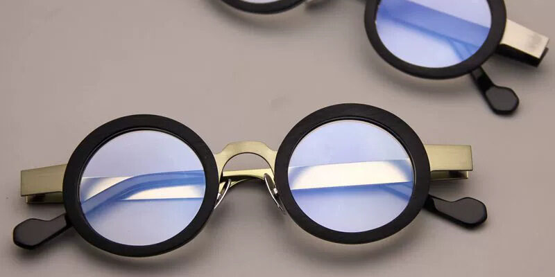 V06 Retro Round Eyeglasses