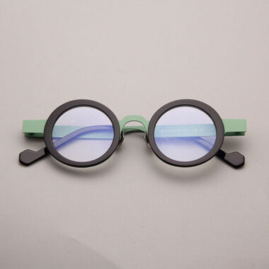 V06 Retro Round Eyeglasses