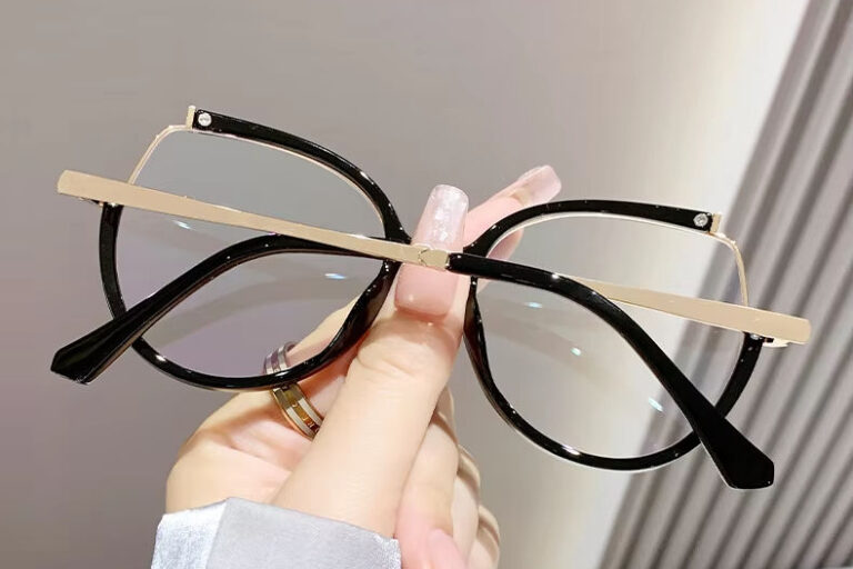 Hot Sell Anti Blue Light Photochromic Eyeglasses for Women (6) photochromic anti blue light glasses