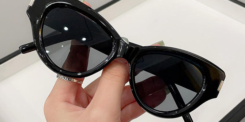 Lightweight polarized women sunglasses