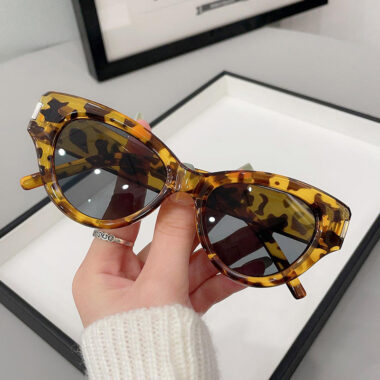 Lightweight polarized women sunglasses